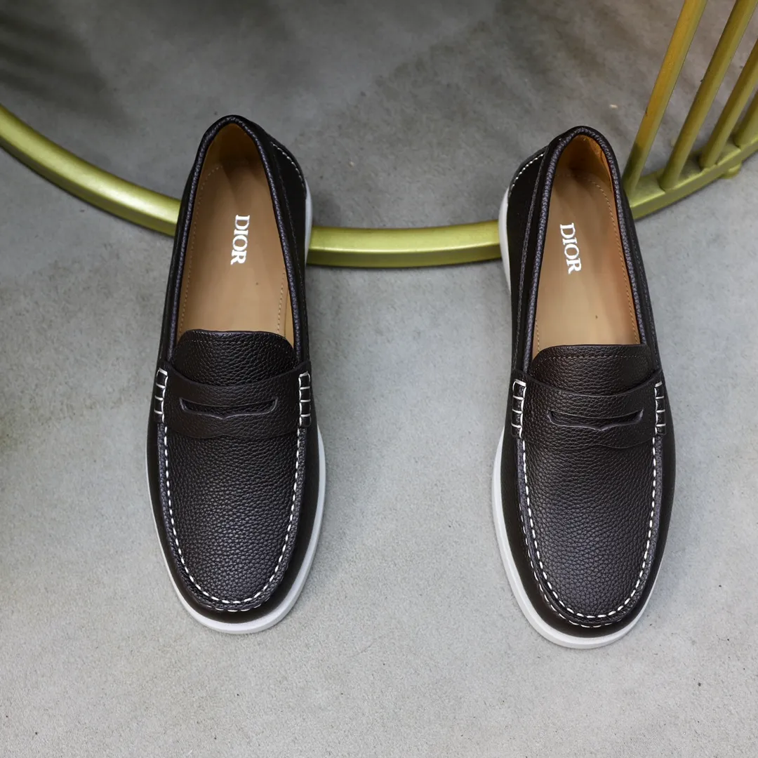Ex-factory price: 540🙅‍♂️🙅‍♂️🙅‍♂️ Brand: Dior DIOR Standard code: Men's code 38/44 (45 can be customized) Grade: Same as the official website Material: Original cowhide stitching, cowhide lining, original TPU wear-resistant soft outsole Style categories: Leisure and sports version, footwear for driving, young fashion, European and American trends, British style Color: actual picture color